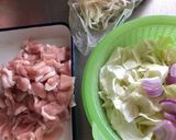 簡単！もやし豚肉キャベツの味噌蒸し。作り方1写真