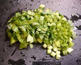 簡単！小松菜とカニカマのごま味噌汁作り方1写真