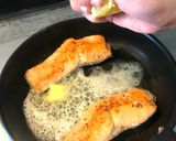 家庭の味＊定番！サーモンのムニエル作り方3写真