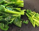 ツルムラサキとお揚げ、豆腐の味噌汁作り方1写真