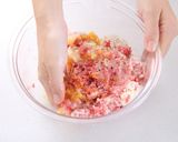 天然水を使ったキノコと玉ねぎのハンバーグ作り方1写真