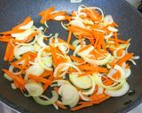 創作タイ料理 春雨のグリーンカレー炒め作り方2写真