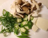 朝昼夕♪しめじ・オクラ・豆腐の澄まし汁作り方1写真