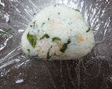 簡単で絶品梅しそおにぎり作り方4写真