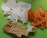 朝昼夕♪糸こんにゃく玉ねぎ人参の味噌汁作り方1写真