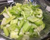 ピリ辛セロリと豚肉の炒め物作り方1写真
