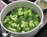 ゆで大豆とブロッコリーのごま味噌和え♪作り方1写真