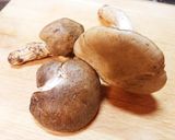 秋の味覚☆旬のマコモと山のキノコの味噌汁作り方6写真