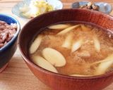 秋の味覚☆旬のマコモと山のキノコの味噌汁作り方13写真