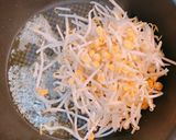カンタンもやし&コーンバター炒め+ラー油作り方2写真