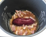 ベーコンと丸ごとさつまいもの炊込みご飯作り方2写真