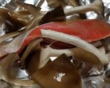 ハタケシメジのホイル焼き・秋鮭、わかめ作り方3写真