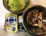 レタス・舞茸・鯖水煮缶のコンソメスープ作り方1写真