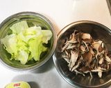 レタス・舞茸・鯖水煮缶のコンソメスープ作り方2写真