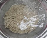 きのこたっぷり そばのペペロンチーノ風作り方1写真