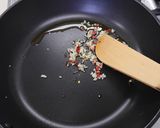 きのこたっぷり そばのペペロンチーノ風作り方4写真