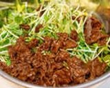 牛のオイスター炒めと豆苗のナッツサラダ作り方4写真