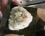 隠れとろろ昆布と梅のおにぎり作り方1写真