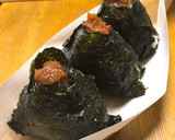 隠れとろろ昆布と梅のおにぎり作り方2写真