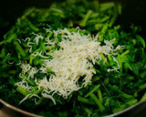 釜揚げしらすと大根菜の炒め物作り方2写真