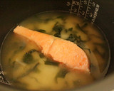 めんつゆだけで＊鮭とワカメの炊き込みご飯作り方3写真