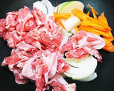 焼き肉のたれ簡単豚コマと残り野菜の炒め物作り方1写真