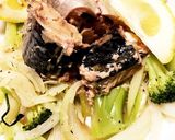 塩麹野菜炒めに鯖水煮をのっけました！作り方3写真