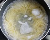チキンとミニトマト・ほうれん草のパスタ作り方1写真
