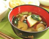 薩摩芋としいたけと小松菜の味噌汁作り方10写真