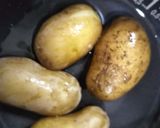 丸ごとじゃがいもと鳥の甘辛煮物作り方1写真