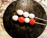 おでんの具に串に刺したウズラの玉子作り方2写真
