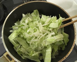 えのきとキャベツのガリバタ炒め作り方4写真