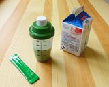 青汁牛乳【ふりふり青汁シェイカー】作り方4写真