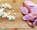 頂き物で作る！高菜とソーセージのパスタ作り方1写真