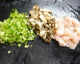 簡単！鶏しめじの泡湯葉味噌汁作り方1写真