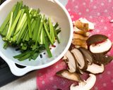ニラ玉 〜豚バラとしいたけアレンジ〜作り方1写真