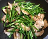 ニラ玉 〜豚バラとしいたけアレンジ〜作り方5写真