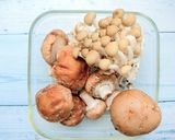 たっぷり200ｇ！キノコと鯖缶の煮物作り方1写真