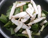簡単！銀鮭きのこ小松菜の出汁オイル炒め作り方4写真
