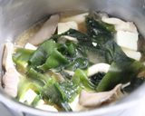 ケチャップを+菌床しめじとワカメの味噌汁作り方6写真