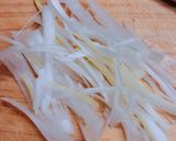 簡単!冷凍餃子のふわふわ卵の中華スープ作り方2写真