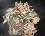 自家製豆板醤の豚バラともやしのピリ辛炒め作り方4写真