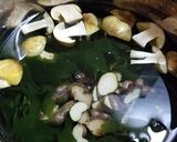 シモコシ、むかご、ワカメの味噌汁作り方3写真