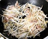 超楽々 豚キムチ焼きそば 作ります。作り方1写真