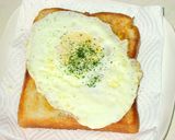 半熟卵がくっ付いちゃった♡目玉焼トースト作り方7写真