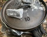 キャンプダッチでバナナケーキ作り方7写真