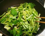 蕪の葉とちくわのピリ辛炒め作り方3写真