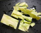 レンジで簡単！ブロッコリーの皮☆あご出汁作り方1写真