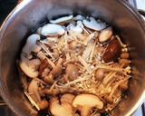 簡単！沢山きのこと柔らか鶏むね肉のスープ作り方3写真