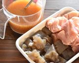 鶏もも肉とこんにゃくの味噌煮込み作り方1写真